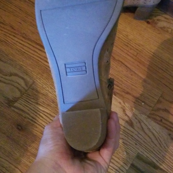 Shoes - Picture 3 of 4